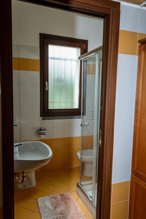 Bed And Breakfast Linate Peschiera Borromeo Ruang foto