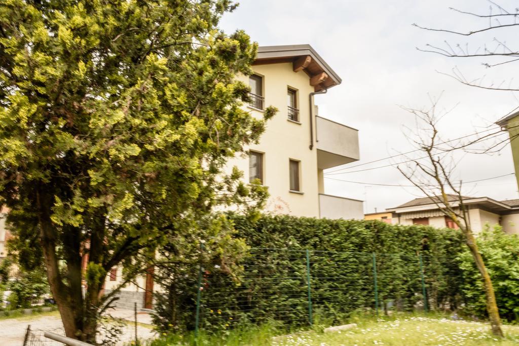 Bed And Breakfast Linate Peschiera Borromeo Bagian luar foto